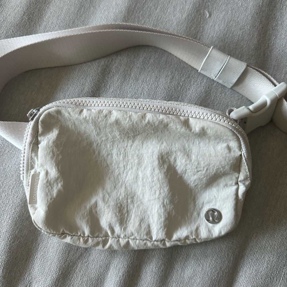 Lululemon everywhere belt bag